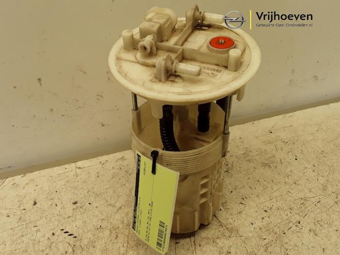 Gebruikte Tank element Pomp Opel Vivaro 1.9 DTI 16V Prijs € 30,00 Margeregeling aangeboden door Autodemontage Vrijhoeven B.V.