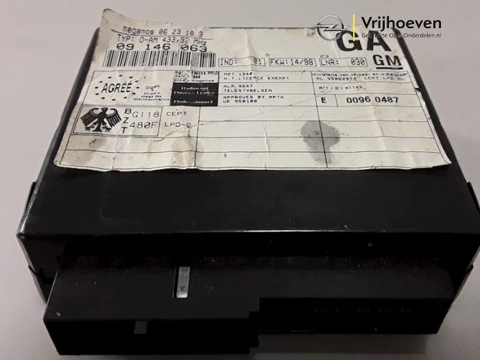 Gebruikte Deur module Opel Omega B (25/26/27) 2.0 DTi 16V Prijs € 25,00 Margeregeling aangeboden door Autodemontage Vrijhoeven B.V.