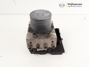 Gebruikte ABS Pomp Opel Corsa D 1.6i OPC 16V Turbo Prijs € 175,00 Margeregeling aangeboden door Autodemontage Vrijhoeven B.V.