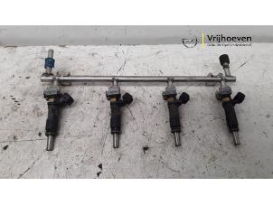 Gebruikte Injector brug Opel Astra H (L48) 1.8 16V Prijs € 75,00 Margeregeling aangeboden door Autodemontage Vrijhoeven B.V.