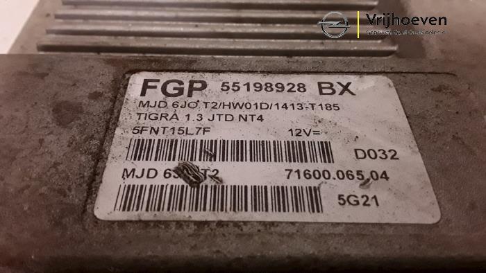 Computer Motormanagement van een Opel Tigra Twin Top 1.3 CDTi 16V 2007