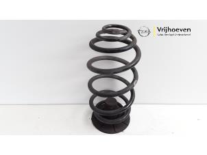 Gebruikte Schroefveer achter Opel Astra H Twin Top (L67) 1.6 16V Prijs € 10,00 Margeregeling aangeboden door Autodemontage Vrijhoeven B.V.