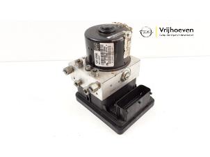 Gebruikte ABS Pomp Opel Astra J Sports Tourer (PD8/PE8/PF8) 1.7 CDTi 16V Prijs € 125,00 Margeregeling aangeboden door Autodemontage Vrijhoeven B.V.