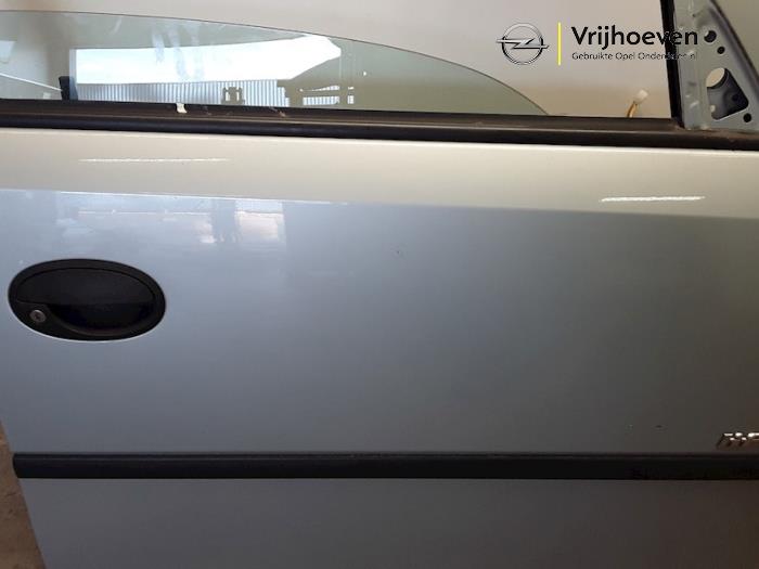 Portier 4Deurs rechts-voor van een Opel Meriva 1.6 16V 2009