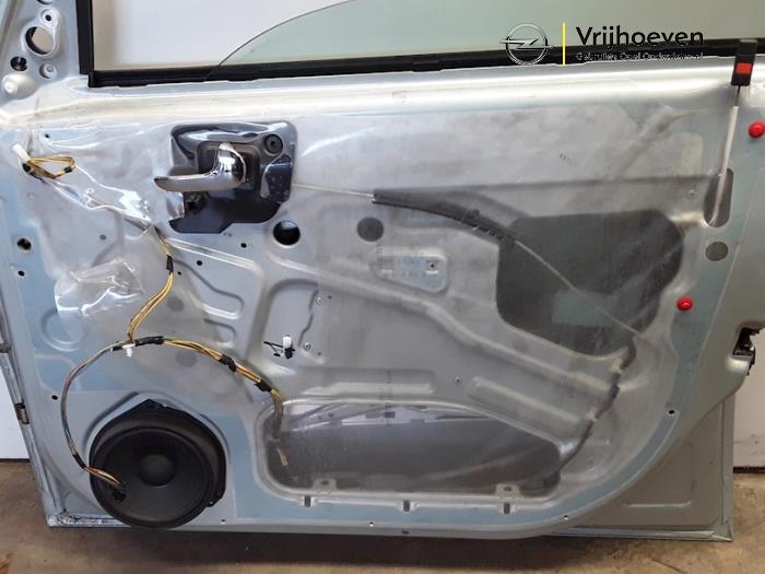 Portier 4Deurs rechts-voor van een Opel Meriva 1.6 16V 2009