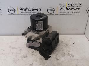 Gebruikte ABS Pomp Opel Astra J Sports Tourer (PD8/PE8/PF8) 1.7 CDTi 16V Prijs € 200,00 Margeregeling aangeboden door Autodemontage Vrijhoeven B.V.