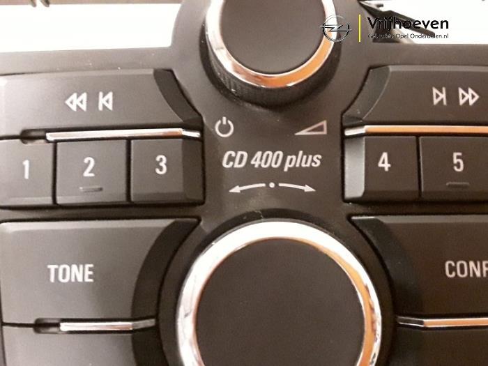Radiobedienings paneel van een Opel Astra J GTC (PD2/PF2) 1.4 Turbo 16V ecoFLEX 140 2015