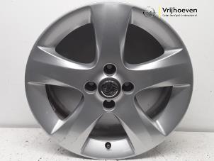 Gebruikte Velg Opel Corsa D 1.2 ecoFLEX Prijs € 35,00 Margeregeling aangeboden door Autodemontage Vrijhoeven B.V.