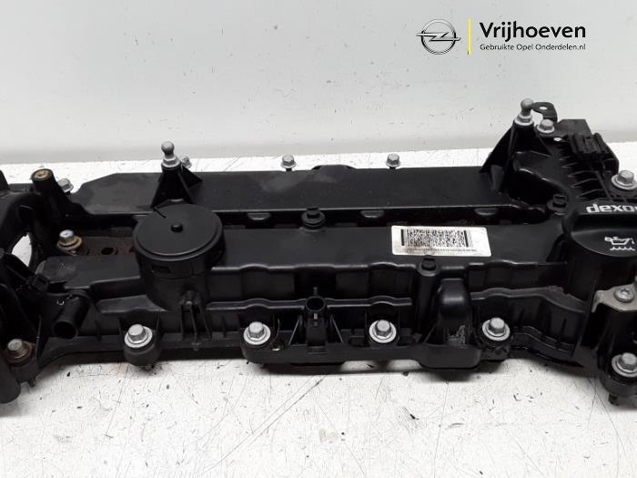 Gebruikte Kleppendeksel Opel Zafira Tourer (P12) 2.0 CDTI 16V 170 Ecotec Prijs € 40,00 Margeregeling aangeboden door Autodemontage Vrijhoeven B.V.