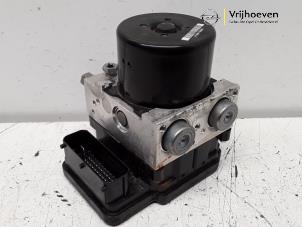 Gebruikte ABS Pomp Opel Astra J GTC (PD2/PF2) 1.6 SIDI Eco Turbo 16V Prijs € 140,00 Margeregeling aangeboden door Autodemontage Vrijhoeven B.V.