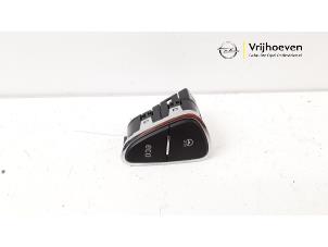 Gebruikte Schakelaar (diversen) Opel Corsa E 1.3 CDTi 16V ecoFLEX Prijs € 10,00 Margeregeling aangeboden door Autodemontage Vrijhoeven B.V.