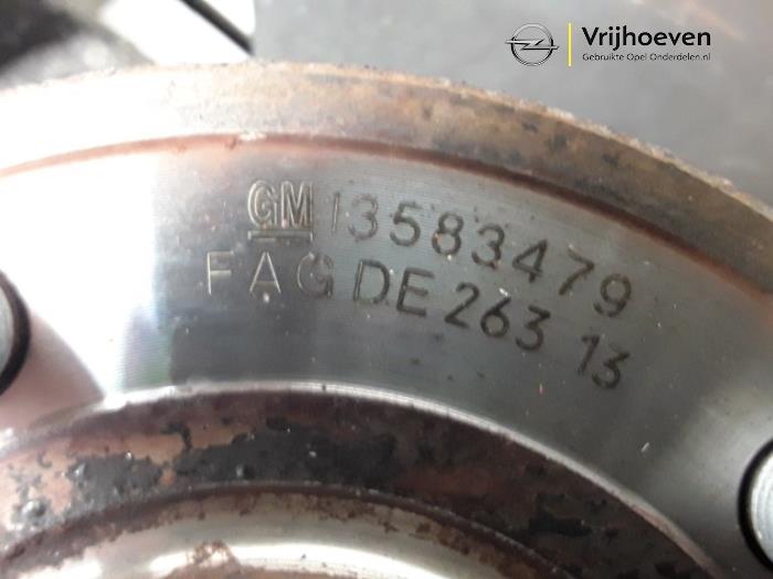 Fusee rechts-voor van een Opel Zafira Tourer (P12) 2.0 CDTI 16V 160 Ecotec 2013