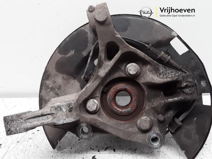 Fusee rechts-voor van een Opel Zafira Tourer (P12) 2.0 CDTI 16V 160 Ecotec 2013