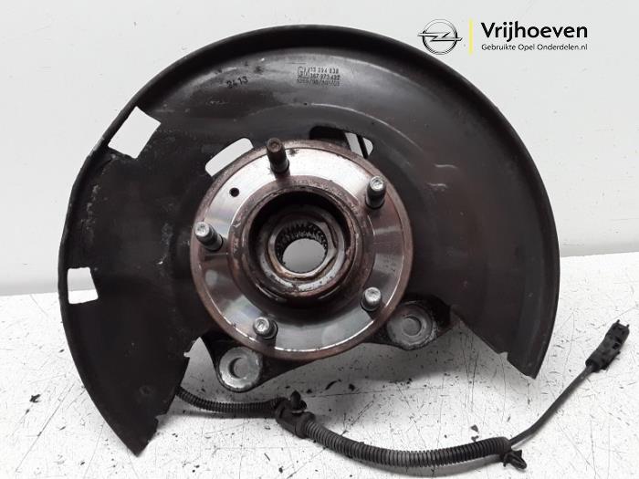 Fusee rechts-voor van een Opel Zafira Tourer (P12) 2.0 CDTI 16V 160 Ecotec 2013