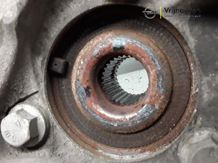 Fusee rechts-voor van een Opel Zafira Tourer (P12) 2.0 CDTI 16V 160 Ecotec 2013