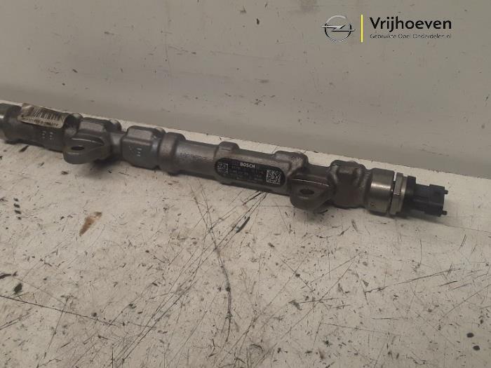 Gebruikte Common rail (Injectie) Opel Corsa E 1.3 CDTi 16V ecoFLEX Prijs € 25,00 Margeregeling aangeboden door Autodemontage Vrijhoeven B.V.