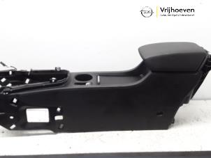 Gebruikte Armleuning Opel Astra J (PC6/PD6/PE6/PF6) 1.4 Turbo 16V Prijs € 40,00 Margeregeling aangeboden door Autodemontage Vrijhoeven B.V.