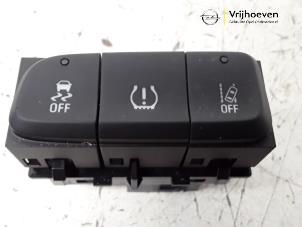 Gebruikte Schakelaar (diversen) Opel Grandland (X) 1.2 Turbo 12V Prijs € 10,00 Margeregeling aangeboden door Autodemontage Vrijhoeven B.V.
