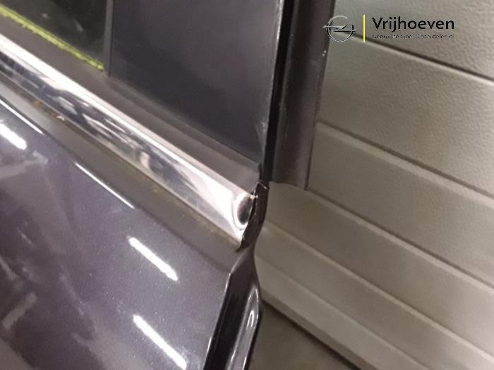 Portier 4Deurs rechts-achter van een Vauxhall Antara 2.2 CDTI 16V 4x2 2014