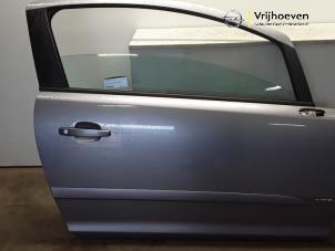 Gebruikte Deur 2Deurs rechts Opel Corsa D 1.4 16V Twinport Prijs € 40,00 Margeregeling aangeboden door Autodemontage Vrijhoeven B.V.