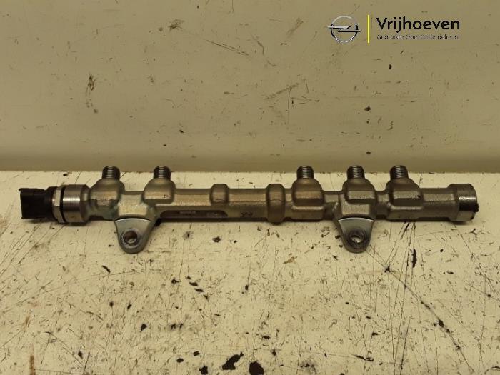 Gebruikte Common rail (Injectie) Opel Corsa E 1.3 CDTi 16V ecoFLEX Prijs € 25,00 Margeregeling aangeboden door Autodemontage Vrijhoeven B.V.