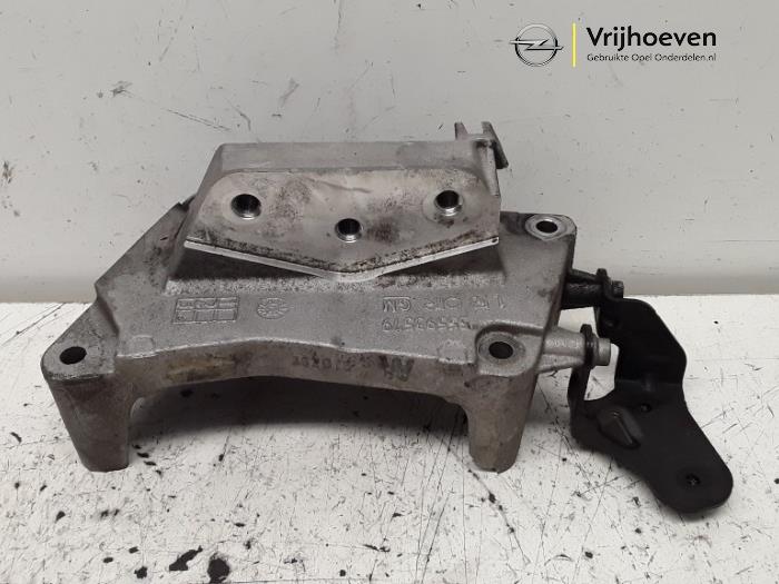 Gebruikte Motorrubber Opel Corsa E 1.3 CDTi 16V ecoFLEX Prijs € 30,00 Margeregeling aangeboden door Autodemontage Vrijhoeven B.V.