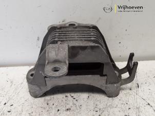 Gebruikte Motorsteun Opel Astra J (PC6/PD6/PE6/PF6) 1.6 16V Ecotec Prijs € 25,00 Margeregeling aangeboden door Autodemontage Vrijhoeven B.V.