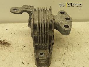 Gebruikte Motorsteun Opel Astra J (PC6/PD6/PE6/PF6) 1.6 16V Ecotec Prijs € 25,00 Margeregeling aangeboden door Autodemontage Vrijhoeven B.V.