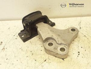 Gebruikte Motorsteun Opel Corsa E 1.4 16V Prijs € 40,00 Margeregeling aangeboden door Autodemontage Vrijhoeven B.V.