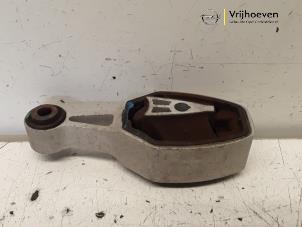 Gebruikte Motorrubber Opel Crossland (X) 1.2 12V Euro 6 Prijs € 20,00 Margeregeling aangeboden door Autodemontage Vrijhoeven B.V.