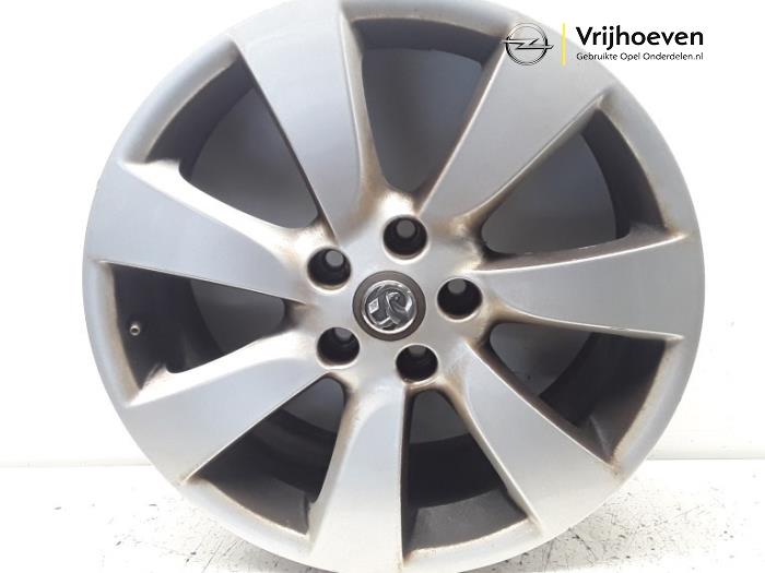 Velg van een Opel Astra J GTC (PD2/PF2) 1.7 CDTi 16V ecoFLEX 110 2012