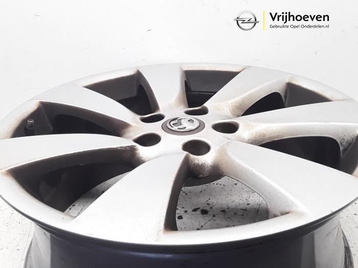 Velg van een Opel Astra J GTC (PD2/PF2) 1.7 CDTi 16V ecoFLEX 110 2012