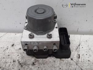 Gebruikte ABS Pomp Opel Corsa E 1.4 16V Prijs € 80,00 Margeregeling aangeboden door Autodemontage Vrijhoeven B.V.