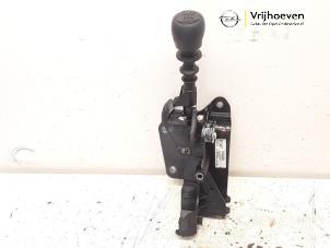 Gebruikte Versnellingspook Opel Combo 1.6 CDTI 16V Prijs € 40,00 Margeregeling aangeboden door Autodemontage Vrijhoeven B.V.