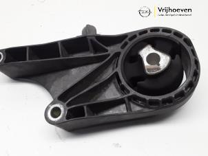 Gebruikte Motorsteun Opel Astra J (PC6/PD6/PE6/PF6) 1.6 16V Ecotec Prijs € 30,00 Margeregeling aangeboden door Autodemontage Vrijhoeven B.V.