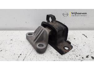 Gebruikte Motorrubber Opel Corsa D 1.0 Prijs € 15,00 Margeregeling aangeboden door Autodemontage Vrijhoeven B.V.