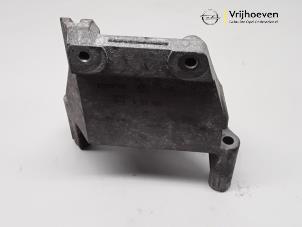 Gebruikte Motorsteun Opel Corsa C (F08/68) 1.0 12V Prijs € 20,00 Margeregeling aangeboden door Autodemontage Vrijhoeven B.V.