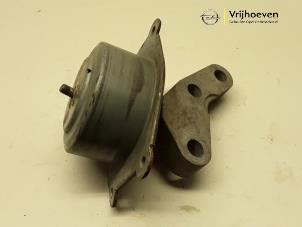 Gebruikte Motorsteun Opel Astra H SW (L35) 1.3 CDTI 16V Ecotec Prijs € 15,00 Margeregeling aangeboden door Autodemontage Vrijhoeven B.V.