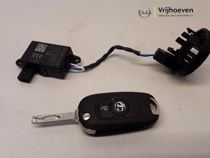 Kontaktslot+Sleutel van een Opel Astra K 1.0 SIDI Turbo 12V 2019