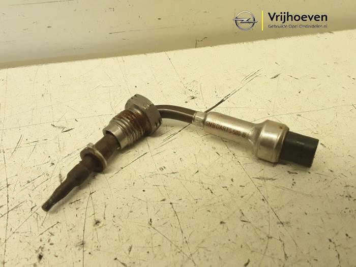 Gebruikte Temperatuursensor Motor Opel Combo 1.6 CDTI 16V Prijs € 20,00 Margeregeling aangeboden door Autodemontage Vrijhoeven B.V.
