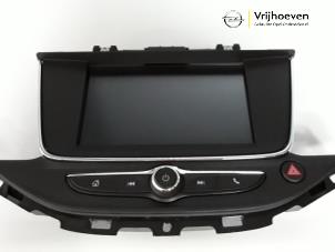 Gebruikte Display Multi Media regelunit Opel Astra K 1.4 Turbo 16V Prijs € 200,00 Margeregeling aangeboden door Autodemontage Vrijhoeven B.V.