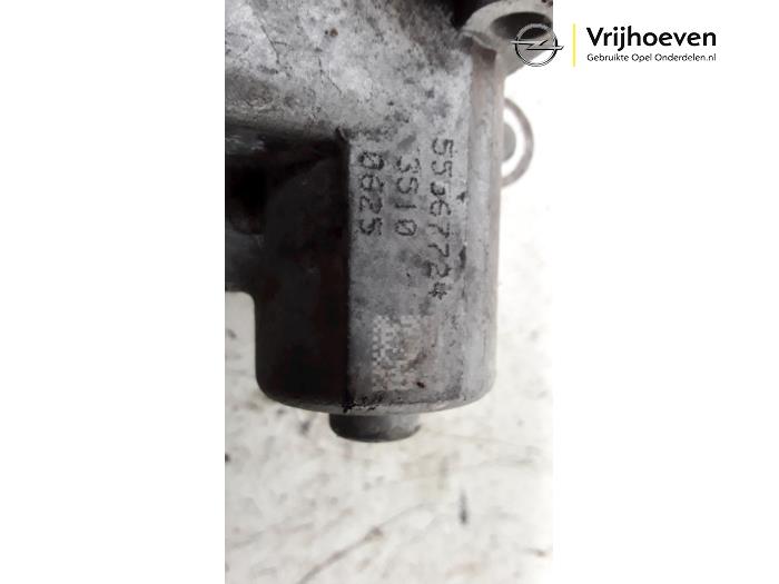 EGR Klep van een Opel Meriva 1.7 CDTi 16V 2011