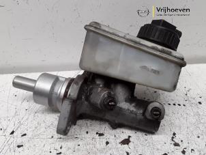 Gebruikte Hoofdremcilinder Opel Omega 2.2 DTI 16V Prijs € 30,00 Margeregeling aangeboden door Autodemontage Vrijhoeven B.V.