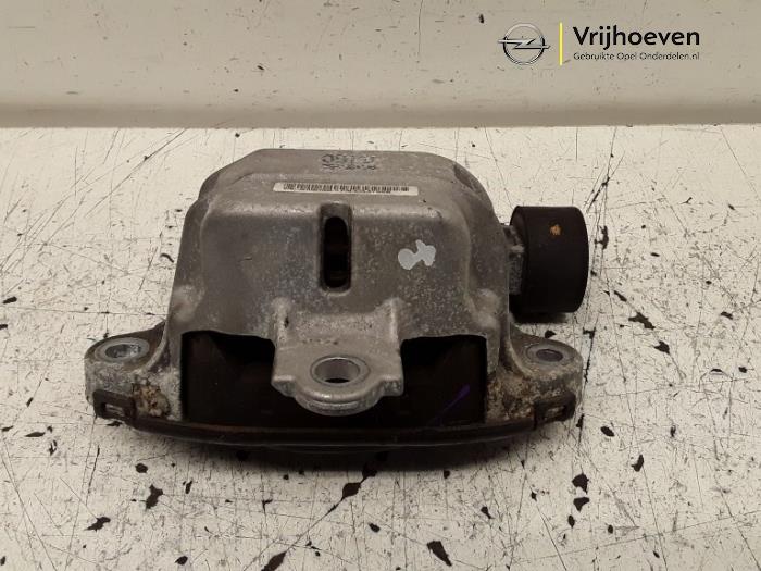 Gebruikte Motorrubber Opel Mokka/Mokka X 1.7 CDTI 16V 4x2 Prijs € 60,00 Margeregeling aangeboden door Autodemontage Vrijhoeven B.V.