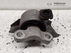 Gebruikte Motorsteun Opel Corsa E 1.4 16V Prijs € 20,00 Margeregeling aangeboden door Autodemontage Vrijhoeven B.V.