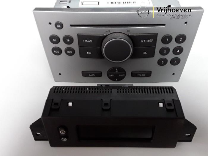 Gebruikte Radio module Opel Meriva (A) 1.6 16V Prijs € 50,00 Margeregeling aangeboden door Autodemontage Vrijhoeven B.V.