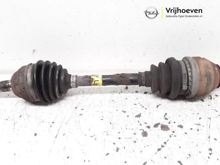 Gebruikte Aandrijfas links-voor Opel Meriva (B) 1.3 CDTI 16V Prijs € 60,00 Margeregeling aangeboden door Autodemontage Vrijhoeven B.V.