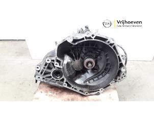 Gebruikte Versnellingsbak Opel Astra H (L48) 1.6 16V Twinport Prijs € 250,00 Margeregeling aangeboden door Autodemontage Vrijhoeven B.V.