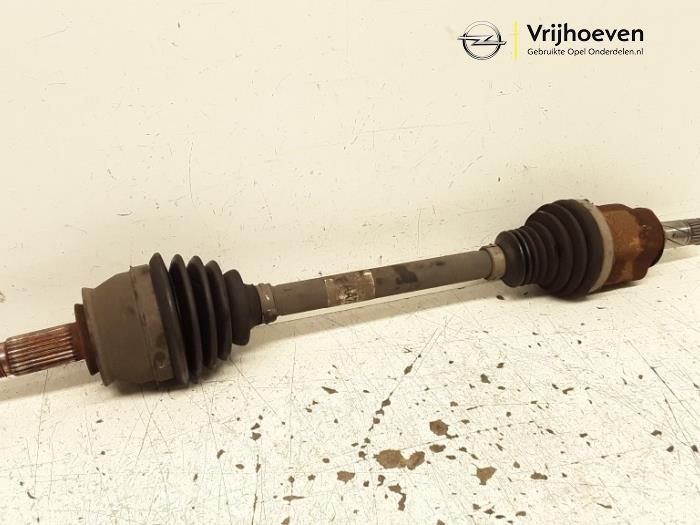 Gebruikte Aandrijfas links-voor Opel Corsa E 1.3 CDTi 16V ecoFLEX Prijs € 75,00 Margeregeling aangeboden door Autodemontage Vrijhoeven B.V.
