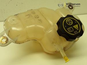 Gebruikte Expansievat Opel Corsa E 1.4 16V Prijs € 20,00 Margeregeling aangeboden door Autodemontage Vrijhoeven B.V.